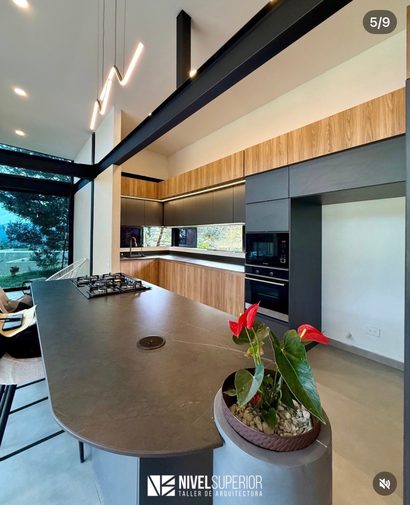 Cocina con isla diseñada y fabricada por Nivel Superior